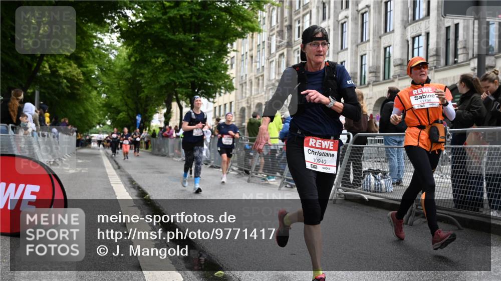 14.06.2026 - REWE Women's Run J. Mangold http://msf.ph/oto/9771417 14.06.2026 09:58:56 Ziel 10153, 10940, 10978, 11198, 11199 meine-sportfotos.de