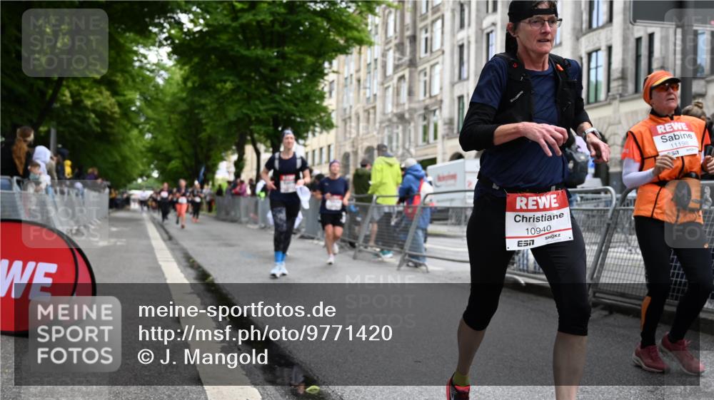 14.06.2026 - REWE Women's Run J. Mangold http://msf.ph/oto/9771420 14.06.2026 09:58:56 Ziel 10153, 10940, 10978, 11198, 11199 meine-sportfotos.de