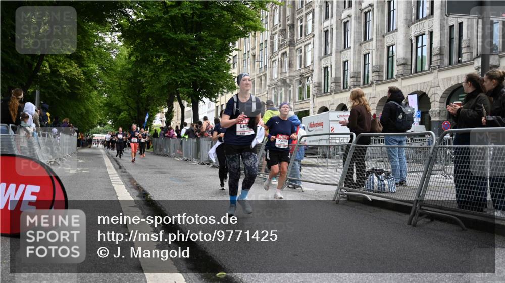14.06.2026 - REWE Women's Run J. Mangold http://msf.ph/oto/9771425 14.06.2026 09:58:57 Ziel 10153, 10940, 10978, 11198, 11199 meine-sportfotos.de