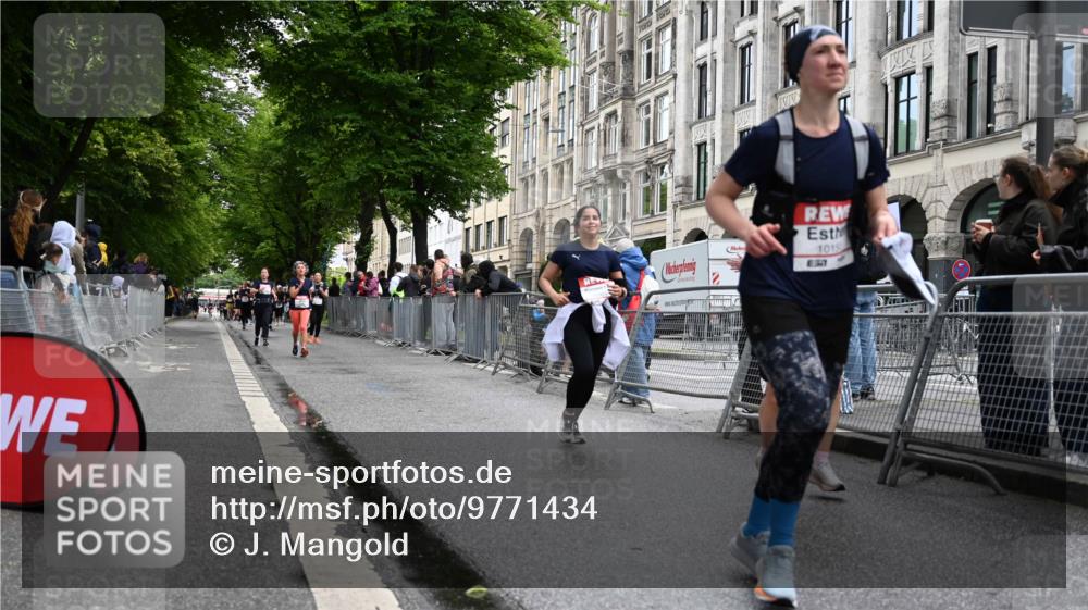 14.06.2026 - REWE Women's Run J. Mangold http://msf.ph/oto/9771434 14.06.2026 09:58:58 Ziel 10153, 10339, 10940, 10978, 11067, 11198, 11199 meine-sportfotos.de
