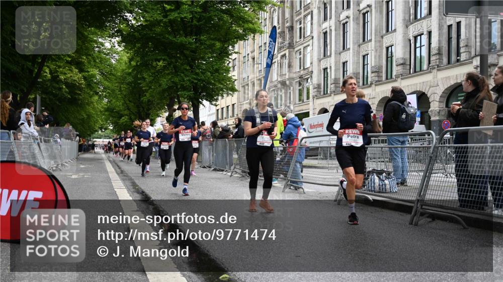 14.06.2026 - REWE Women's Run J. Mangold http://msf.ph/oto/9771474 14.06.2026 09:59:06 Ziel 10160, 10339, 10349, 10450, 10558, 10801, 10854, 10982, 11067, 11163, 11501 meine-sportfotos.de