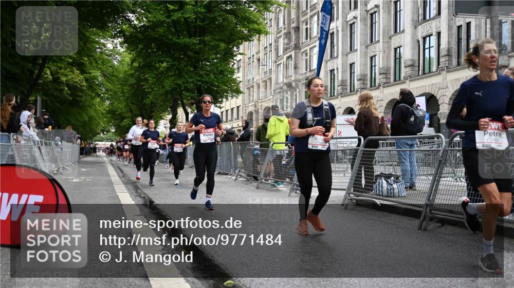 14.06.2026 - REWE Women's Run J. Mangold http://msf.ph/oto/9771484 14.06.2026 09:59:06 Ziel 10160, 10339, 10349, 10450, 10558, 10801, 10854, 10982, 11067, 11163, 11501 meine-sportfotos.de