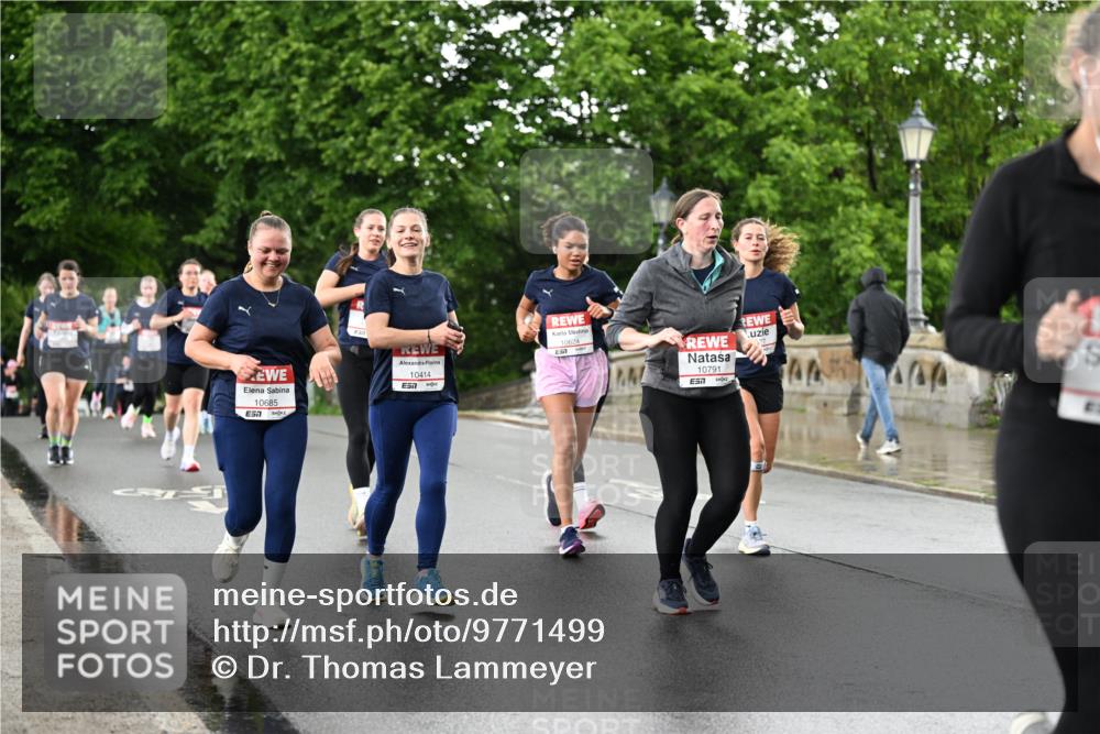 14.06.2026 - REWE Women's Run Dr. Thomas Lammeyer http://msf.ph/oto/9771499 14.06.2026 09:49:27 Laufen 10685, 10414, 10624, 657, 10791, 57 meine-sportfotos.de