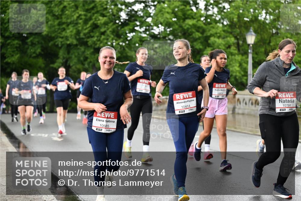 14.06.2026 - REWE Women's Run Dr. Thomas Lammeyer http://msf.ph/oto/9771514 14.06.2026 09:49:28 Laufen 10685, 7, 10414, 7, 10624, 10791 meine-sportfotos.de