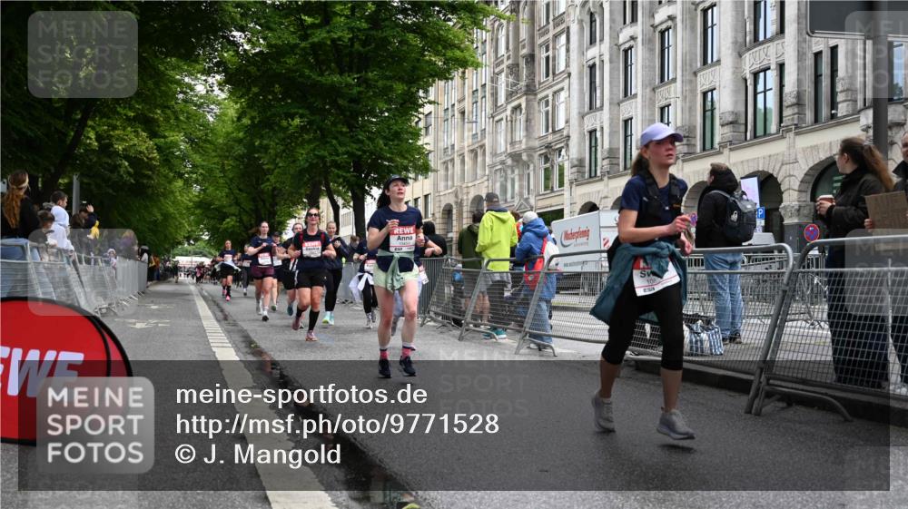 14.06.2026 - REWE Women's Run J. Mangold http://msf.ph/oto/9771528 14.06.2026 09:59:11 Ziel 10088, 10264, 10279, 10349, 10450, 10558, 10721, 10801, 10854, 10858, 10982, 11005, 11163, 11275, 11501 meine-sportfotos.de