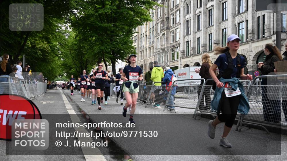 14.06.2026 - REWE Women's Run J. Mangold http://msf.ph/oto/9771530 14.06.2026 09:59:11 Ziel 10088, 10264, 10279, 10349, 10450, 10558, 10721, 10801, 10854, 10858, 10982, 11005, 11163, 11275, 11501 meine-sportfotos.de