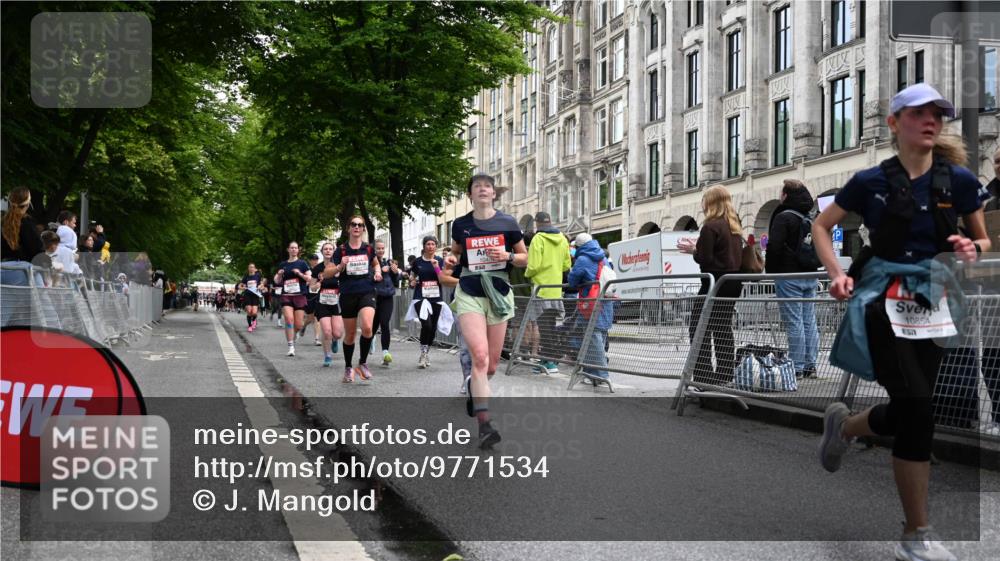 14.06.2026 - REWE Women's Run J. Mangold http://msf.ph/oto/9771534 14.06.2026 09:59:12 Ziel 10088, 10264, 10279, 10349, 10450, 10558, 10721, 10801, 10854, 10858, 10982, 11005, 11163, 11275 meine-sportfotos.de