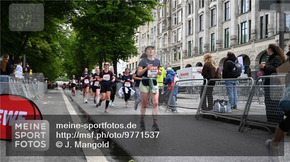 14.06.2026 - REWE Women's Run J. Mangold http://msf.ph/oto/9771537 14.06.2026 09:59:12 Ziel 10088, 10264, 10279, 10349, 10450, 10558, 10721, 10801, 10854, 10858, 10982, 11005, 11163, 11275 meine-sportfotos.de