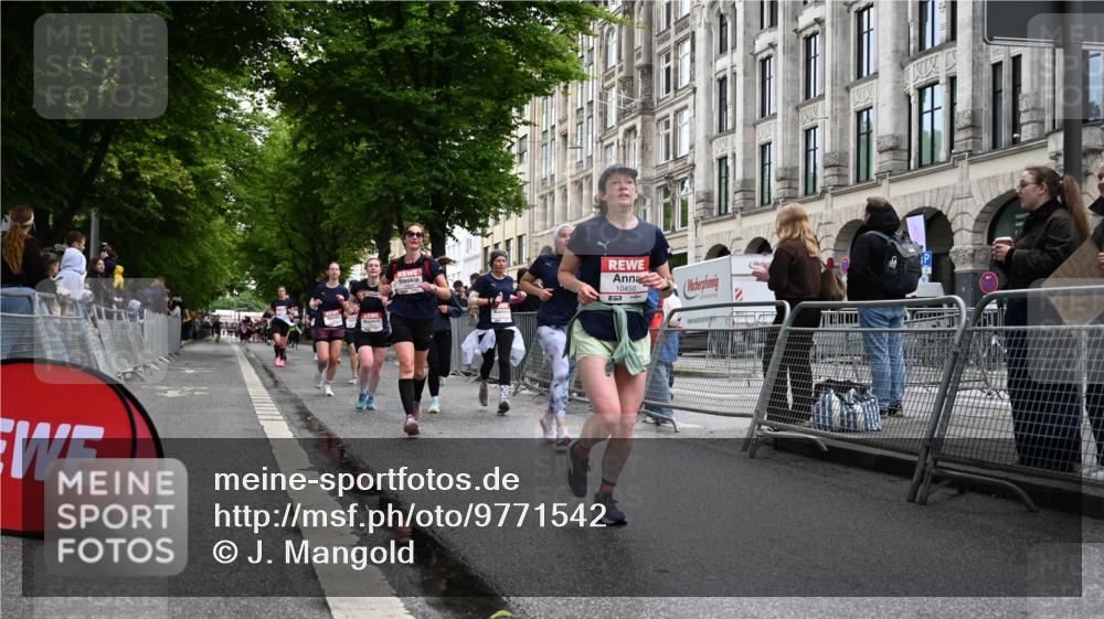 14.06.2026 - REWE Women's Run J. Mangold http://msf.ph/oto/9771542 14.06.2026 09:59:12 Ziel 10088, 10264, 10279, 10349, 10450, 10558, 10721, 10801, 10854, 10858, 10982, 11005, 11163, 11275 meine-sportfotos.de