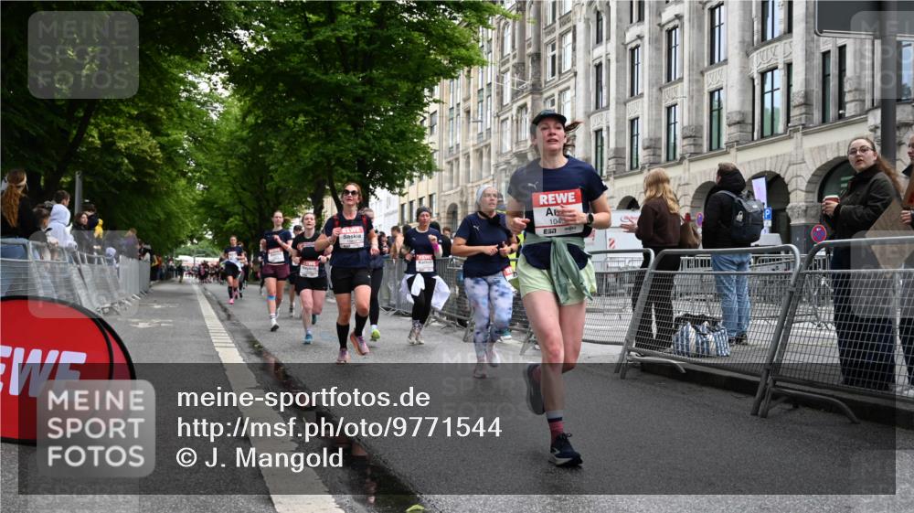 14.06.2026 - REWE Women's Run J. Mangold http://msf.ph/oto/9771544 14.06.2026 09:59:12 Ziel 10088, 10264, 10279, 10349, 10450, 10558, 10721, 10801, 10854, 10858, 10982, 11005, 11163, 11275 meine-sportfotos.de