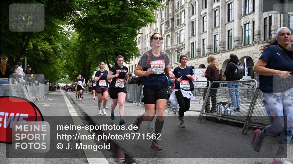 14.06.2026 - REWE Women's Run J. Mangold http://msf.ph/oto/9771562 14.06.2026 09:59:14 Ziel 10088, 10264, 10279, 10405, 10450, 10721, 10854, 10858, 11005, 11275 meine-sportfotos.de