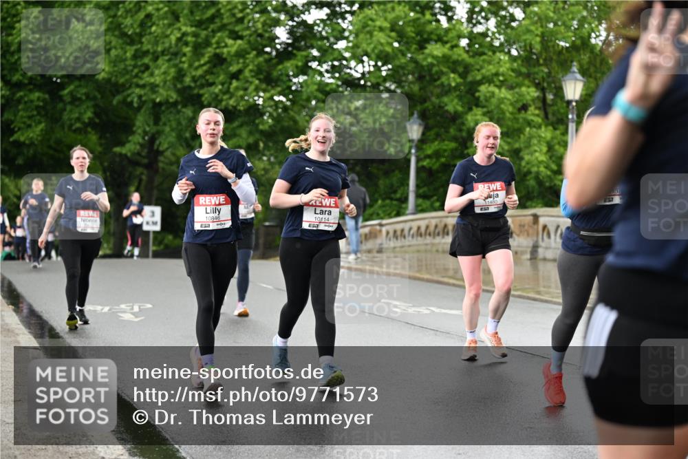 14.06.2026 - REWE Women's Run Dr. Thomas Lammeyer http://msf.ph/oto/9771573 14.06.2026 09:49:34 Laufen 10846, 10114, 11480, 57, 57 meine-sportfotos.de
