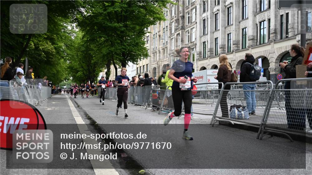 14.06.2026 - REWE Women's Run J. Mangold http://msf.ph/oto/9771670 14.06.2026 09:59:24 Ziel 10190, 10280, 10405, 10542, 10567, 10664, 10850, 11221, 11406 meine-sportfotos.de