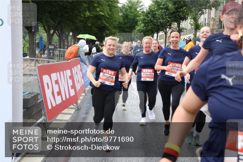 14.06.2026 - REWE Women's Run Strokosch-Dieckow http://msf.ph/oto/9771690 14.06.2026 11:10:52 Ziel 5005, 5028, 5120, 5124, 5125, 5126, 5127, 5724, 5830, 5831 meine-sportfotos.de