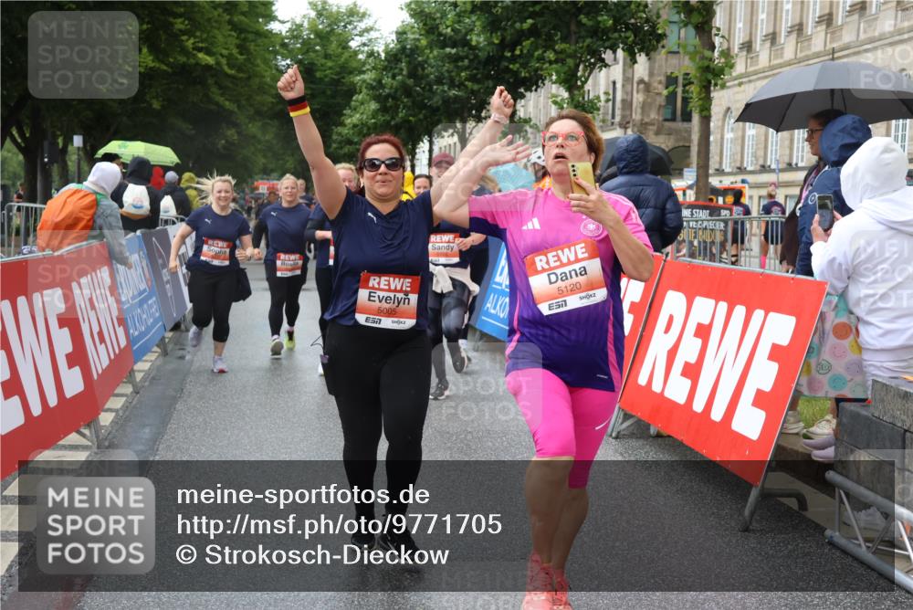 14.06.2026 - REWE Women's Run Strokosch-Dieckow http://msf.ph/oto/9771705 14.06.2026 11:10:51 Ziel 5005, 5028, 5120, 5124, 5125, 5126, 5127, 5236, 5724, 5830, 5831 meine-sportfotos.de