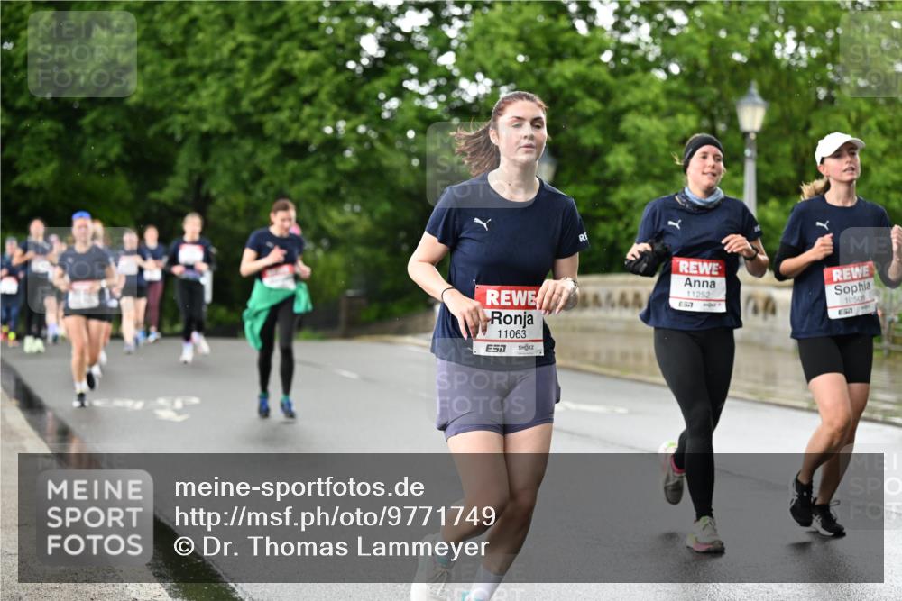 14.06.2026 - REWE Women's Run Dr. Thomas Lammeyer http://msf.ph/oto/9771749 14.06.2026 09:49:50 Laufen 11063, 11252, 57, 10508, 7, 1 meine-sportfotos.de