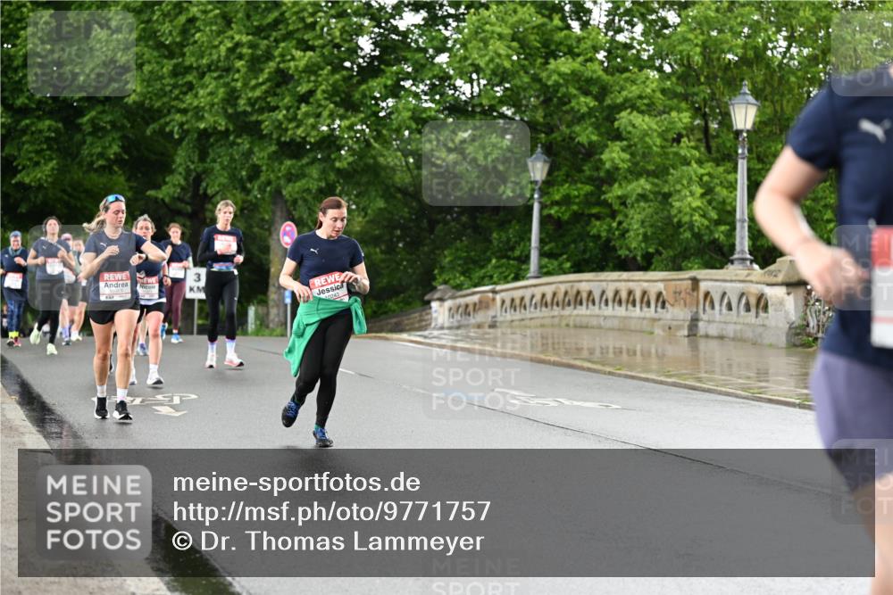 14.06.2026 - REWE Women's Run Dr. Thomas Lammeyer http://msf.ph/oto/9771757 14.06.2026 09:49:51 Laufen 3, 10243 meine-sportfotos.de