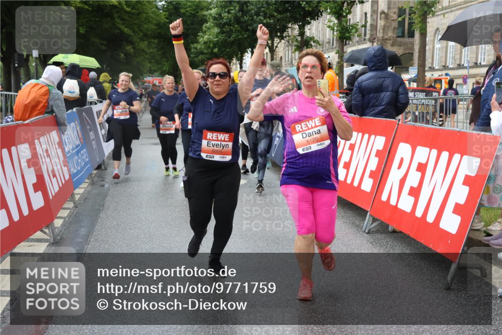 14.06.2026 - REWE Women's Run Strokosch-Dieckow http://msf.ph/oto/9771759 14.06.2026 11:10:50 Ziel 5005, 5028, 5120, 5124, 5125, 5126, 5127, 5236, 5724, 5830, 5831 meine-sportfotos.de