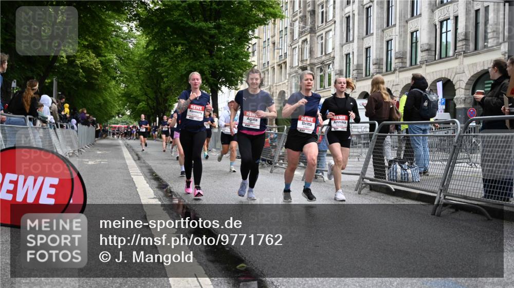 14.06.2026 - REWE Women's Run J. Mangold http://msf.ph/oto/9771762 14.06.2026 09:59:38 Ziel 10055, 10058, 10093, 10391, 10556, 10565, 10616, 10776, 10777, 10881, 11138, 11353, 11371, 11441, 11446 meine-sportfotos.de