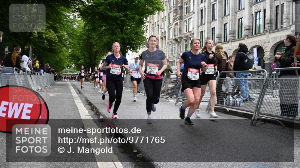 14.06.2026 - REWE Women's Run J. Mangold http://msf.ph/oto/9771765 14.06.2026 09:59:39 Ziel 10055, 10058, 10082, 10083, 10093, 10391, 10556, 10565, 10776, 10777, 10881, 11138, 11353, 11371, 11441, 11446 meine-sportfotos.de