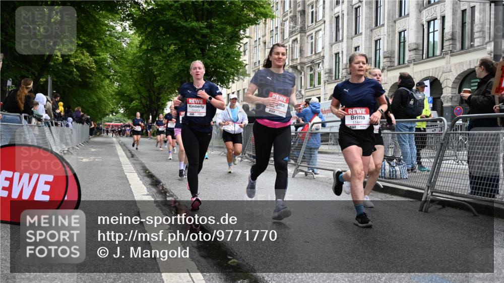 14.06.2026 - REWE Women's Run J. Mangold http://msf.ph/oto/9771770 14.06.2026 09:59:39 Ziel 10055, 10058, 10082, 10083, 10093, 10391, 10556, 10565, 10776, 10777, 10881, 11138, 11353, 11371, 11441, 11446 meine-sportfotos.de