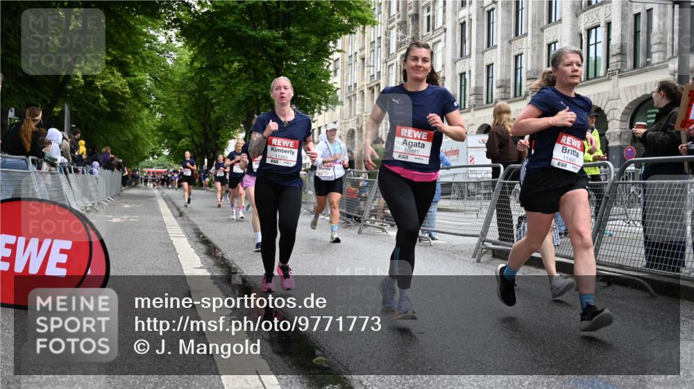 14.06.2026 - REWE Women's Run J. Mangold http://msf.ph/oto/9771773 14.06.2026 09:59:39 Ziel 10055, 10058, 10082, 10083, 10093, 10391, 10556, 10565, 10776, 10777, 10881, 11138, 11353, 11371, 11441, 11446 meine-sportfotos.de