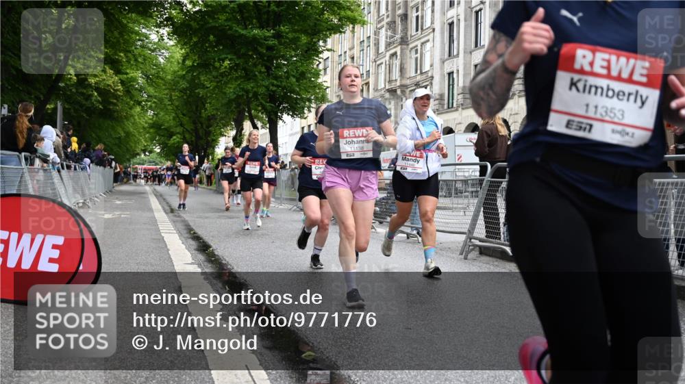 14.06.2026 - REWE Women's Run J. Mangold http://msf.ph/oto/9771776 14.06.2026 09:59:40 Ziel 10055, 10058, 10082, 10083, 10093, 10391, 10556, 10565, 10776, 10777, 10881, 11138, 11269, 11353, 11385, 11441, 11446 meine-sportfotos.de