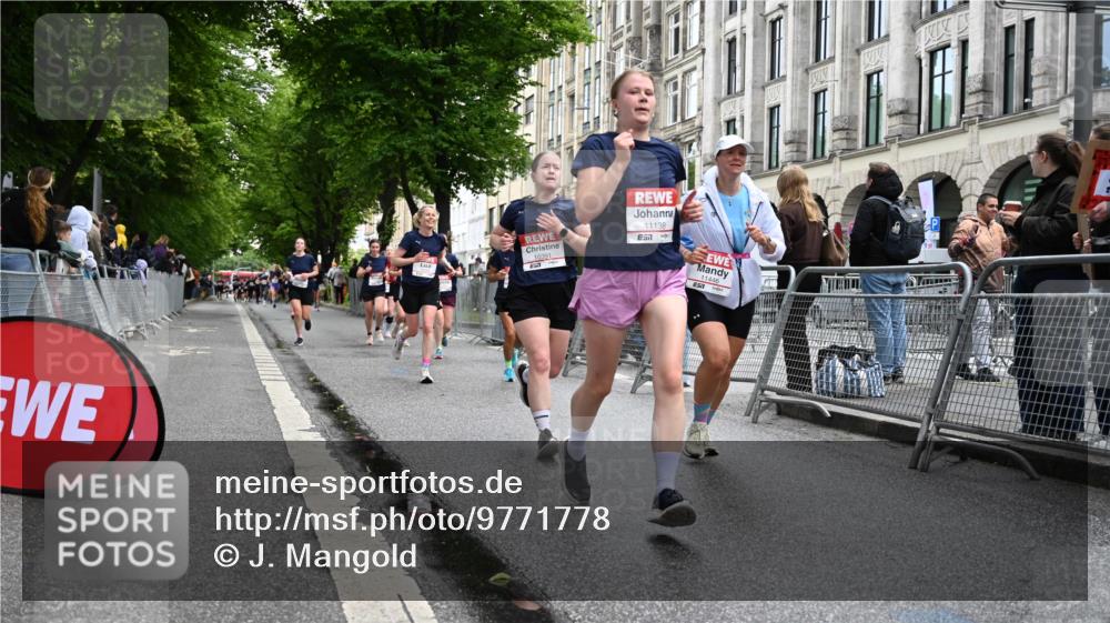 14.06.2026 - REWE Women's Run J. Mangold http://msf.ph/oto/9771778 14.06.2026 09:59:41 Ziel 10055, 10058, 10082, 10083, 10391, 10565, 10776, 10777, 10881, 11138, 11269, 11353, 11385, 11441, 11446 meine-sportfotos.de