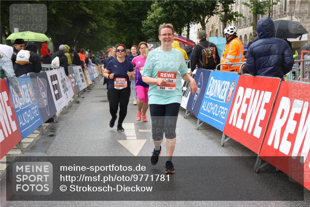 14.06.2026 - REWE Women's Run Strokosch-Dieckow http://msf.ph/oto/9771781 14.06.2026 11:10:47 Ziel 5005, 5028, 5120, 5236 meine-sportfotos.de