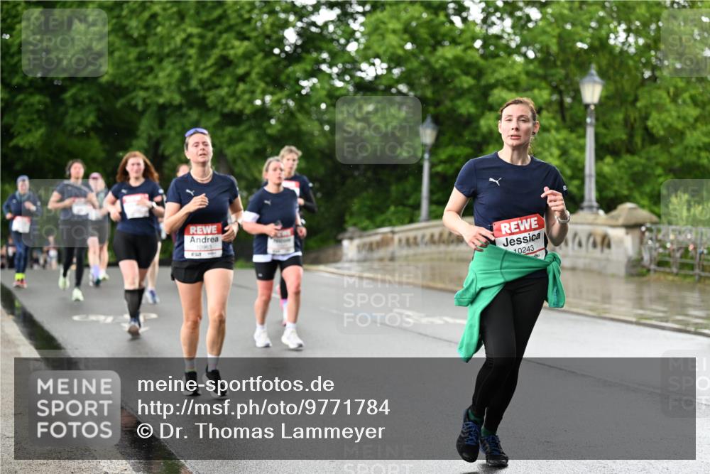 14.06.2026 - REWE Women's Run Dr. Thomas Lammeyer http://msf.ph/oto/9771784 14.06.2026 09:49:53 Laufen 10963, 10243 meine-sportfotos.de