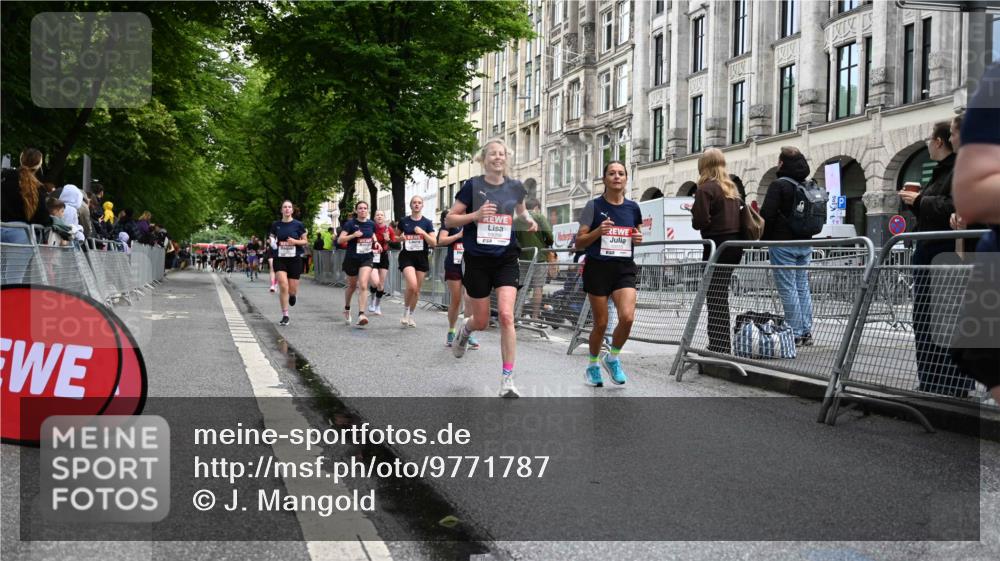 14.06.2026 - REWE Women's Run J. Mangold http://msf.ph/oto/9771787 14.06.2026 09:59:42 Ziel 10055, 10058, 10082, 10083, 10391, 10565, 10776, 10881, 11138, 11269, 11353, 11385, 11441, 11446 meine-sportfotos.de
