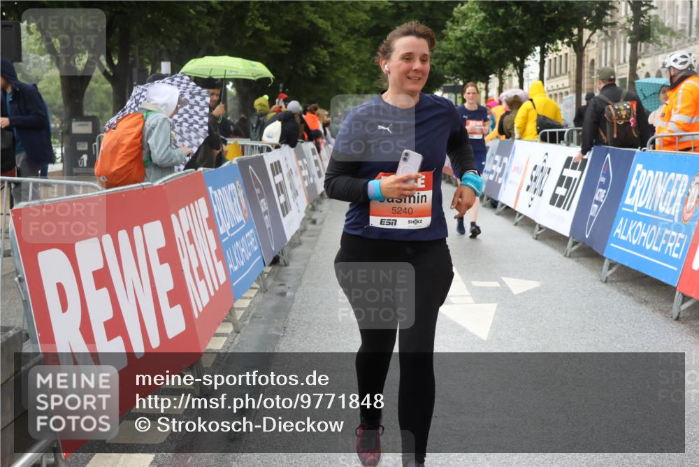 14.06.2026 - REWE Women's Run Strokosch-Dieckow http://msf.ph/oto/9771848 14.06.2026 11:10:26 Ziel 5211, 5240, 5301, 5698, 5787, 5788 meine-sportfotos.de