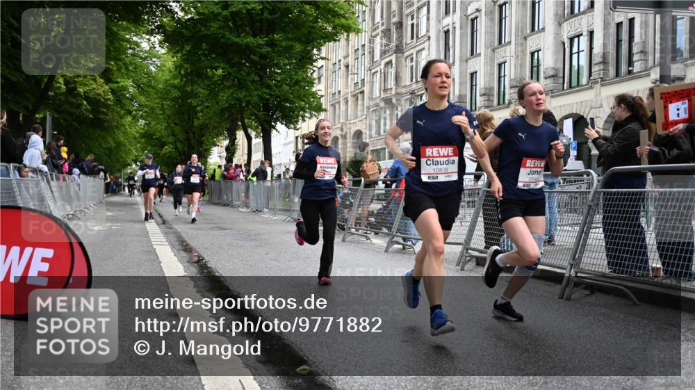 14.06.2026 - REWE Women's Run J. Mangold http://msf.ph/oto/9771882 14.06.2026 09:59:57 Ziel 10090, 10519, 10602, 10715, 10839, 10840, 10995, 11369 meine-sportfotos.de