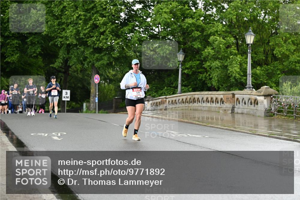 14.06.2026 - REWE Women's Run Dr. Thomas Lammeyer http://msf.ph/oto/9771892 14.06.2026 09:50:05 Laufen 3, 10379 meine-sportfotos.de