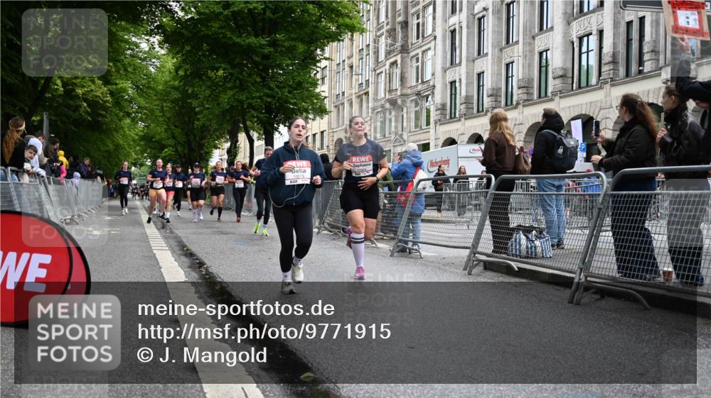 14.06.2026 - REWE Women's Run J. Mangold http://msf.ph/oto/9771915 14.06.2026 10:00:03 Ziel 10519, 10566, 10602, 10789, 10911, 10956, 10995, 11042, 11092, 11171, 11342, 11414 meine-sportfotos.de