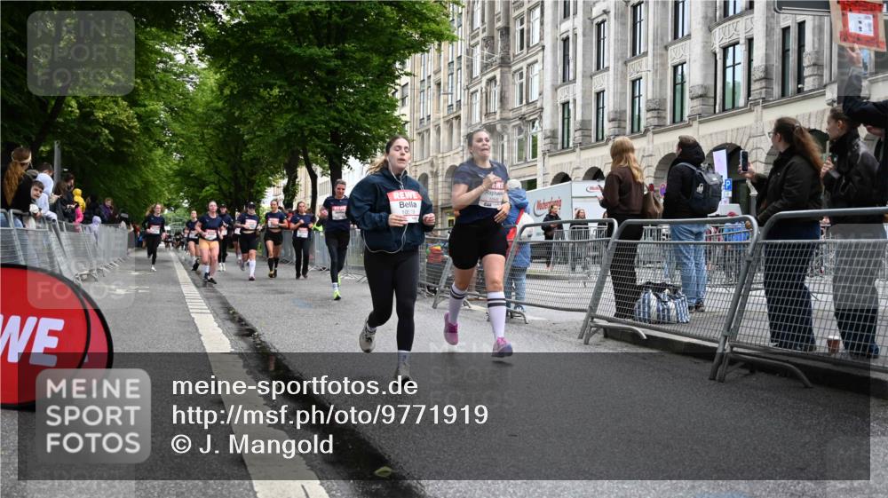 14.06.2026 - REWE Women's Run J. Mangold http://msf.ph/oto/9771919 14.06.2026 10:00:03 Ziel 10519, 10566, 10602, 10789, 10911, 10956, 10995, 11042, 11092, 11171, 11342, 11414 meine-sportfotos.de