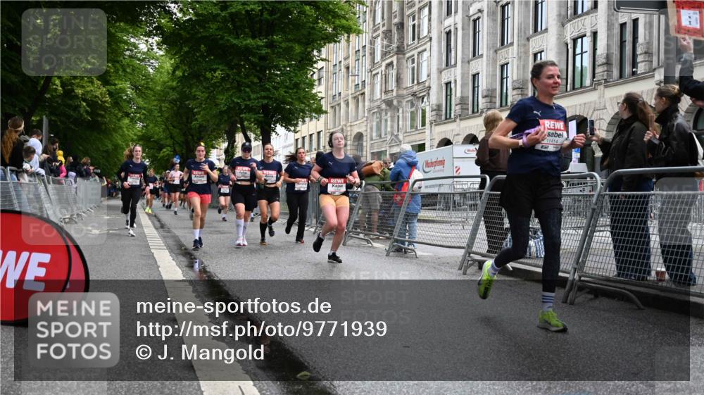 14.06.2026 - REWE Women's Run J. Mangold http://msf.ph/oto/9771939 14.06.2026 10:00:06 Ziel 10229, 10519, 10566, 10756, 10789, 10911, 10956, 11042, 11066, 11092, 11171, 11342, 11414, 11463 meine-sportfotos.de
