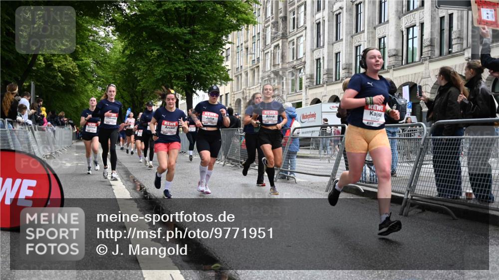 14.06.2026 - REWE Women's Run J. Mangold http://msf.ph/oto/9771951 14.06.2026 10:00:07 Ziel 10229, 10519, 10566, 10756, 10789, 10911, 10956, 11042, 11066, 11092, 11171, 11342, 11414, 11434, 11463 meine-sportfotos.de