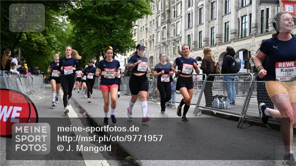 14.06.2026 - REWE Women's Run J. Mangold http://msf.ph/oto/9771957 14.06.2026 10:00:08 Ziel 10229, 10300, 10566, 10756, 10789, 10911, 10956, 11042, 11066, 11092, 11171, 11342, 11414, 11434, 11463 meine-sportfotos.de