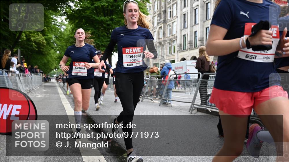 14.06.2026 - REWE Women's Run J. Mangold http://msf.ph/oto/9771973 14.06.2026 10:00:09 Ziel 10229, 10300, 10756, 10789, 10911, 10956, 11042, 11066, 11092, 11171, 11342, 11414, 11434, 11463 meine-sportfotos.de