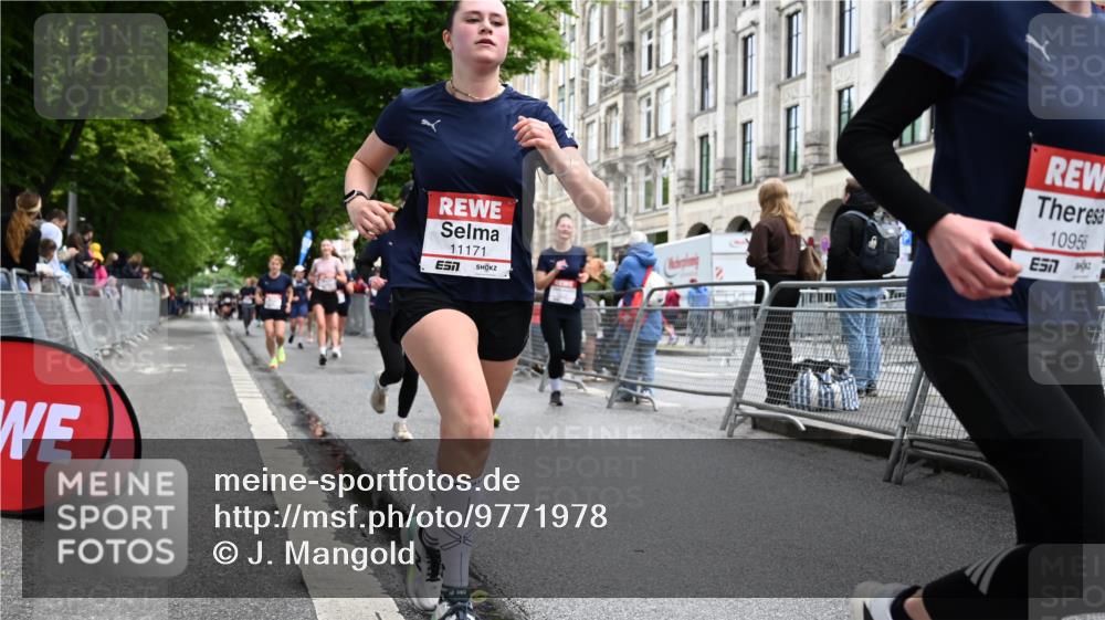 14.06.2026 - REWE Women's Run J. Mangold http://msf.ph/oto/9771978 14.06.2026 10:00:10 Ziel 10229, 10300, 10677, 10756, 10789, 10911, 10956, 11042, 11066, 11092, 11171, 11255, 11342, 11414, 11434, 11463, 11518 meine-sportfotos.de