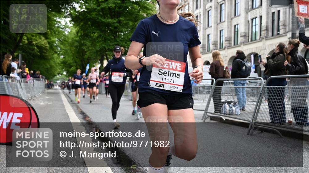 14.06.2026 - REWE Women's Run J. Mangold http://msf.ph/oto/9771982 14.06.2026 10:00:10 Ziel 10229, 10300, 10677, 10756, 10789, 10911, 10956, 11042, 11066, 11092, 11171, 11255, 11342, 11414, 11434, 11463, 11518 meine-sportfotos.de