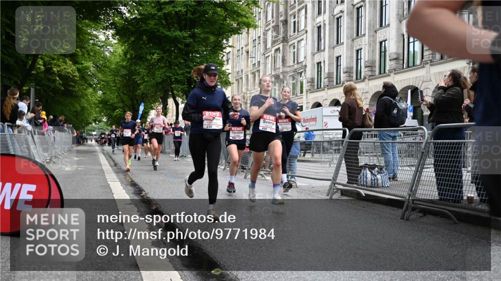 14.06.2026 - REWE Women's Run J. Mangold http://msf.ph/oto/9771984 14.06.2026 10:00:10 Ziel 10229, 10300, 10677, 10756, 10789, 10911, 10956, 11042, 11066, 11092, 11171, 11255, 11342, 11414, 11434, 11463, 11518 meine-sportfotos.de