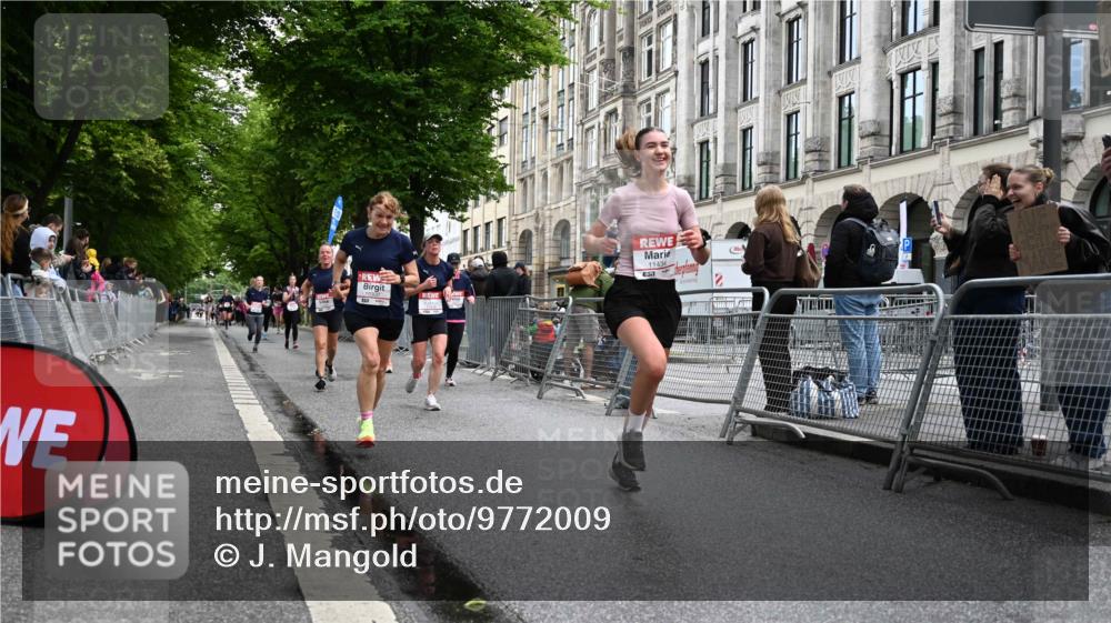 14.06.2026 - REWE Women's Run J. Mangold http://msf.ph/oto/9772009 14.06.2026 10:00:13 Ziel 10030, 10229, 10300, 10466, 10677, 10756, 10911, 10956, 11066, 11171, 11255, 11434, 11463, 11518 meine-sportfotos.de