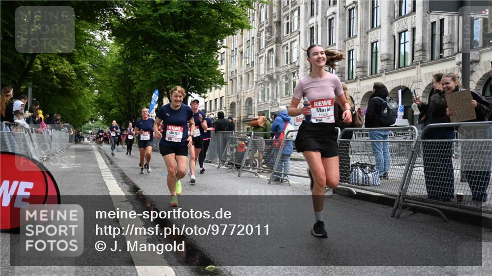 14.06.2026 - REWE Women's Run J. Mangold http://msf.ph/oto/9772011 14.06.2026 10:00:13 Ziel 10030, 10229, 10300, 10466, 10677, 10756, 10911, 10956, 11066, 11171, 11255, 11434, 11463, 11518 meine-sportfotos.de