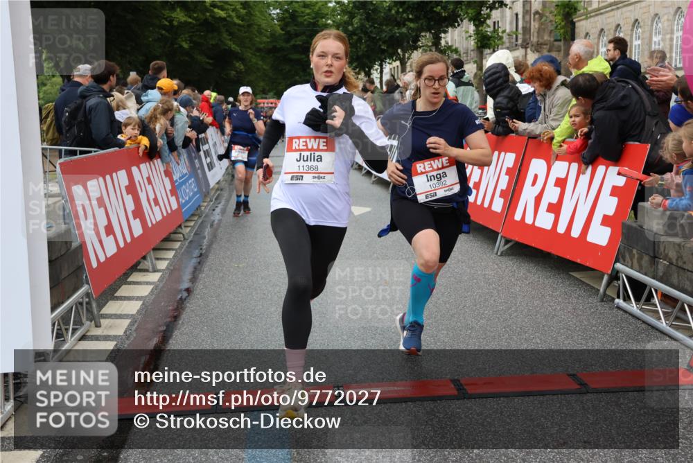 14.06.2026 - REWE Women's Run Strokosch-Dieckow http://msf.ph/oto/9772027 14.06.2026 09:54:39 Ziel 10099, 10299, 10392, 10440, 10704, 10806, 11368, 11499 meine-sportfotos.de