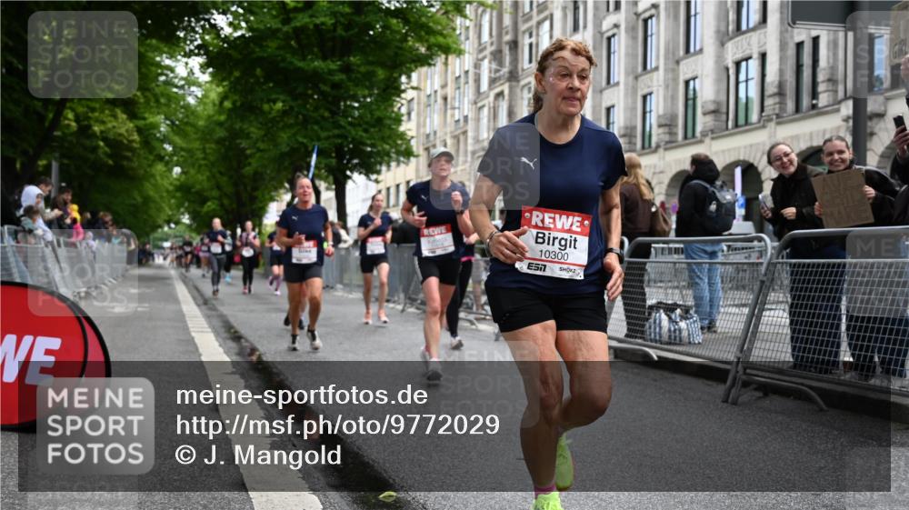14.06.2026 - REWE Women's Run J. Mangold http://msf.ph/oto/9772029 14.06.2026 10:00:15 Ziel 10030, 10210, 10229, 10300, 10433, 10466, 10677, 10709, 10756, 11066, 11255, 11434, 11463, 11518 meine-sportfotos.de