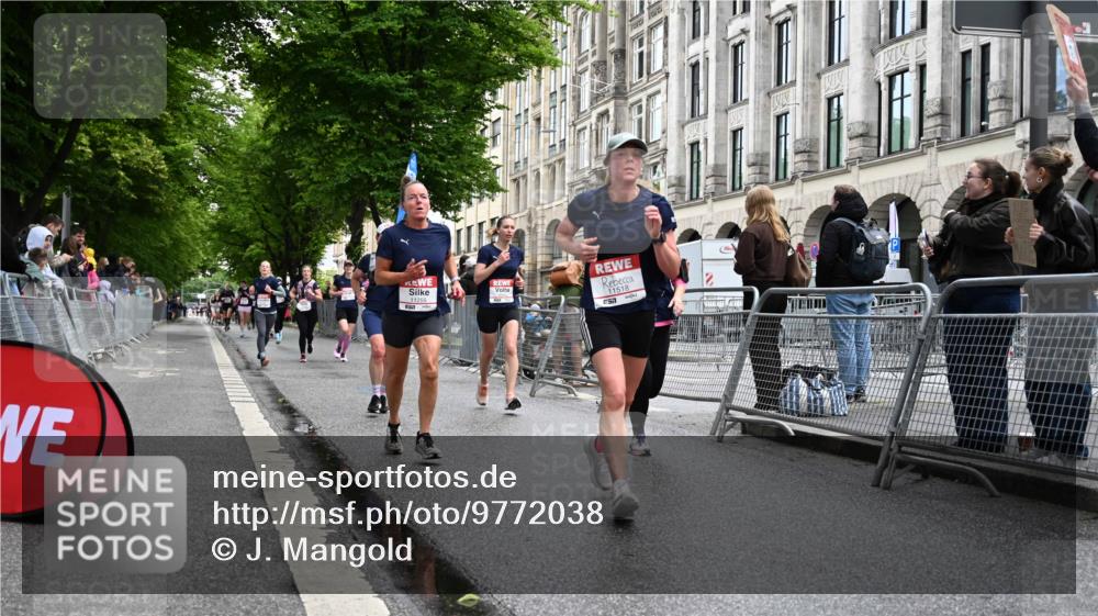 14.06.2026 - REWE Women's Run J. Mangold http://msf.ph/oto/9772038 14.06.2026 10:00:15 Ziel 10030, 10210, 10229, 10300, 10433, 10466, 10677, 10709, 10756, 11066, 11255, 11434, 11463, 11518 meine-sportfotos.de