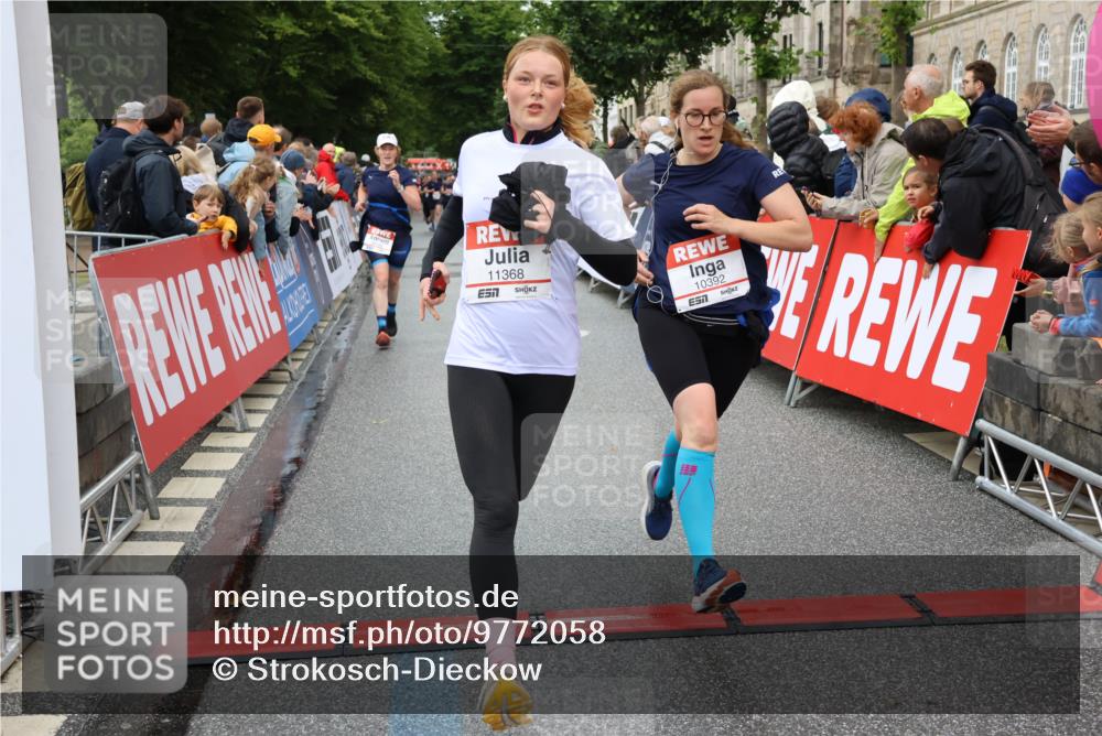 14.06.2026 - REWE Women's Run Strokosch-Dieckow http://msf.ph/oto/9772058 14.06.2026 09:54:39 Ziel 10099, 10299, 10392, 10440, 10704, 10806, 11368, 11499 meine-sportfotos.de