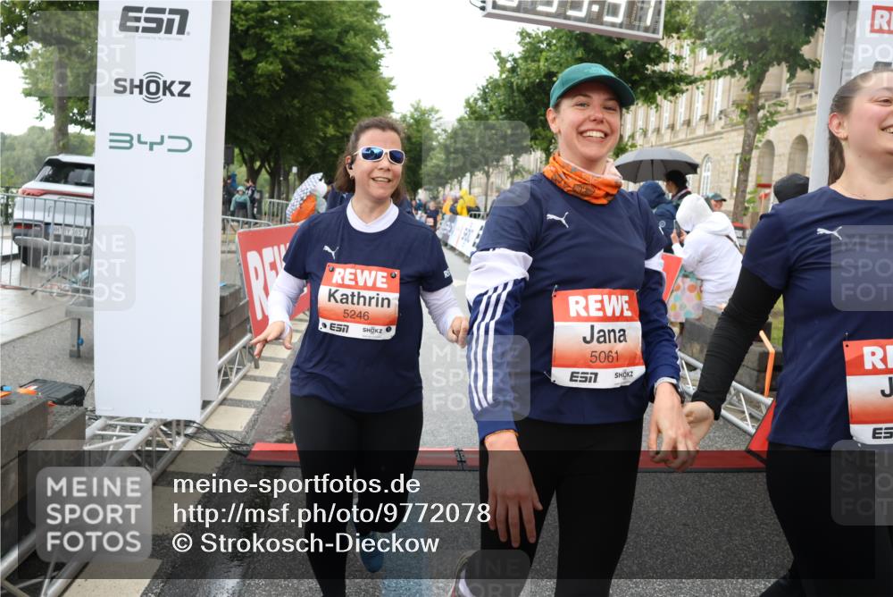 14.06.2026 - REWE Women's Run Strokosch-Dieckow http://msf.ph/oto/9772078 14.06.2026 11:10:05 Ziel 5060, 5061, 5063, 5145, 5197, 5246, 5472, 5533, 5559, 5770, 5855, 5902, 5926 meine-sportfotos.de